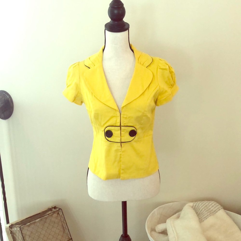 Yellow short sleeve blazer